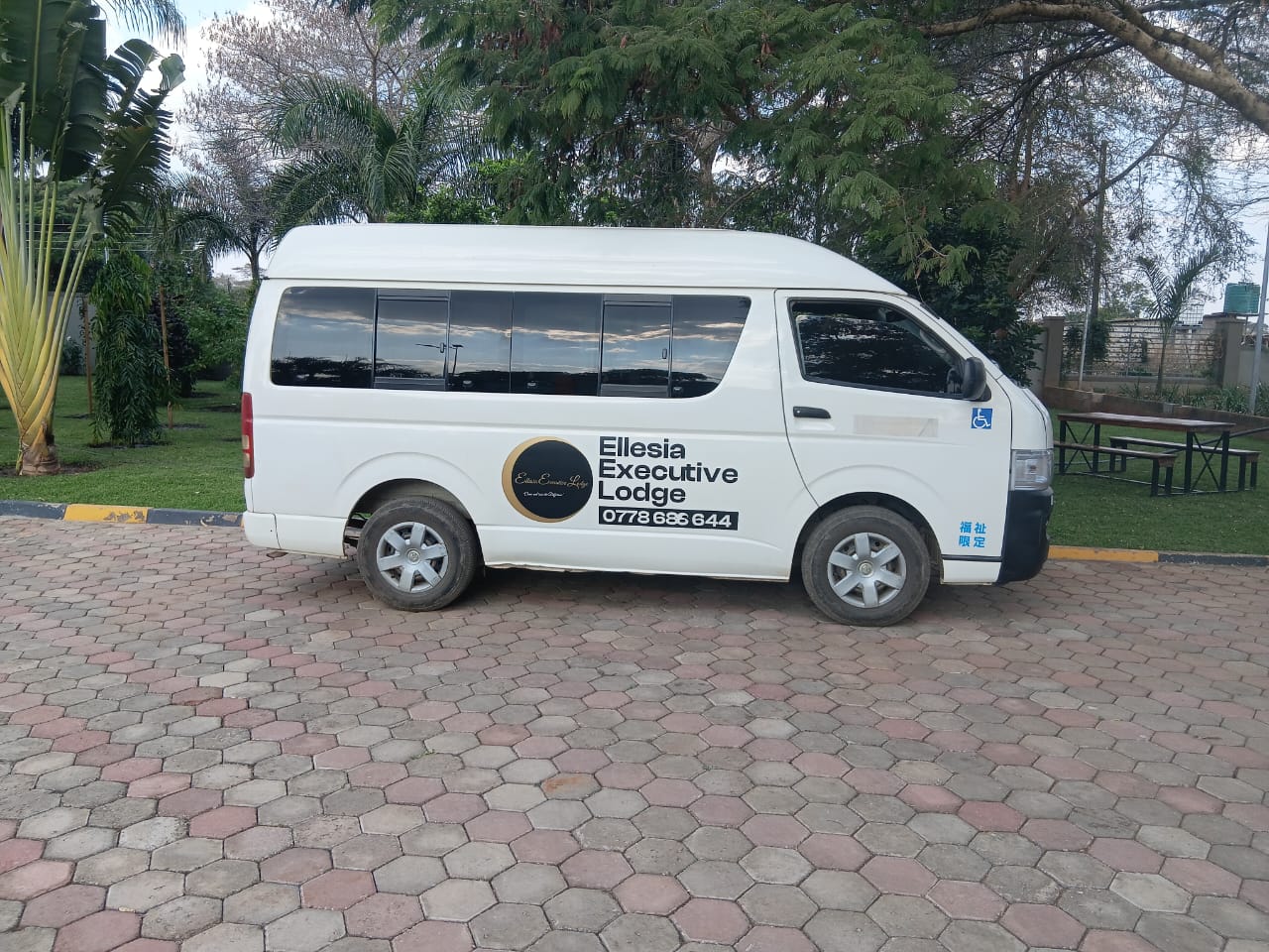 Ellesia Executive Lodge shuttle bus